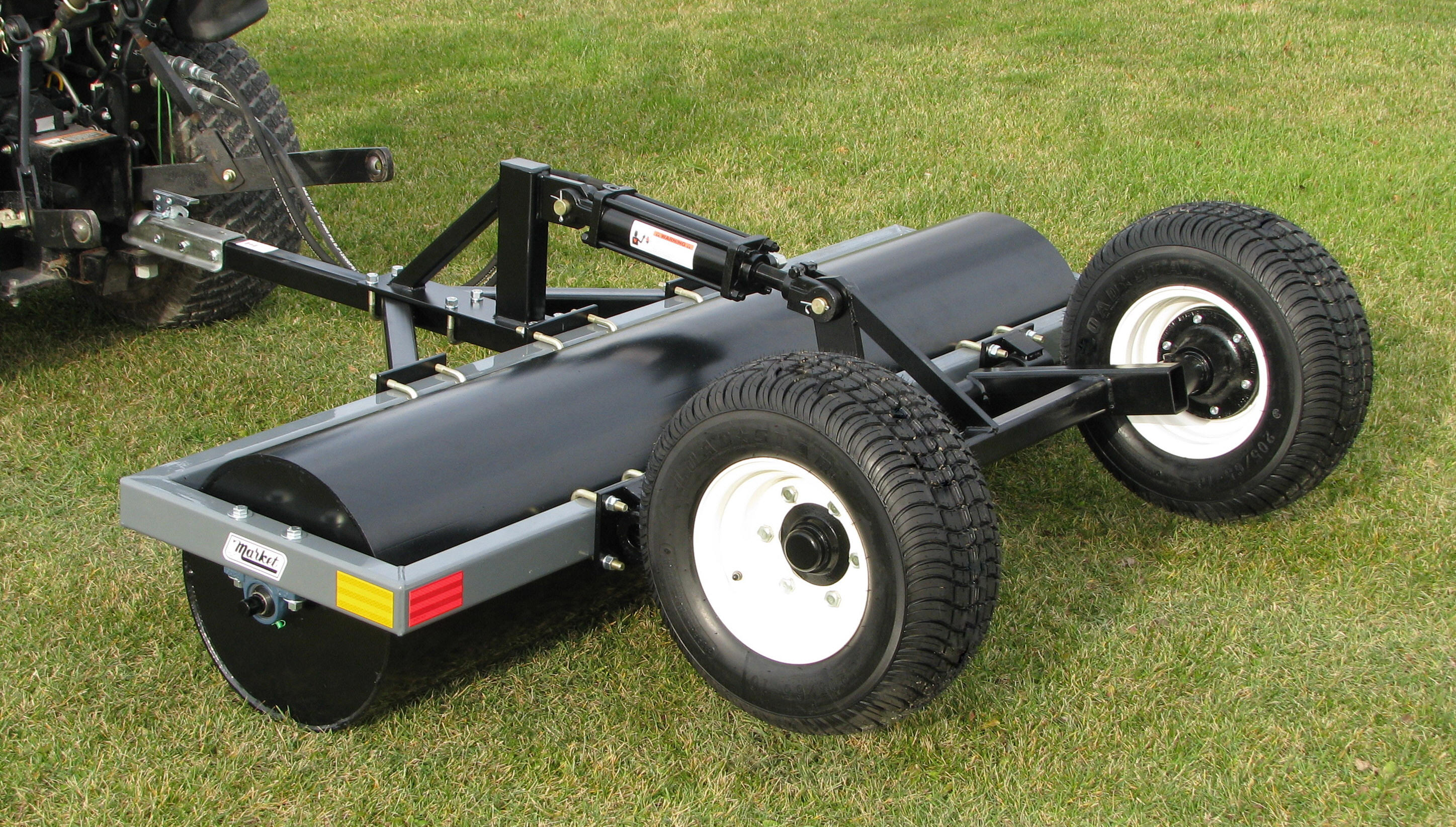 market-compact-lawn-rollers